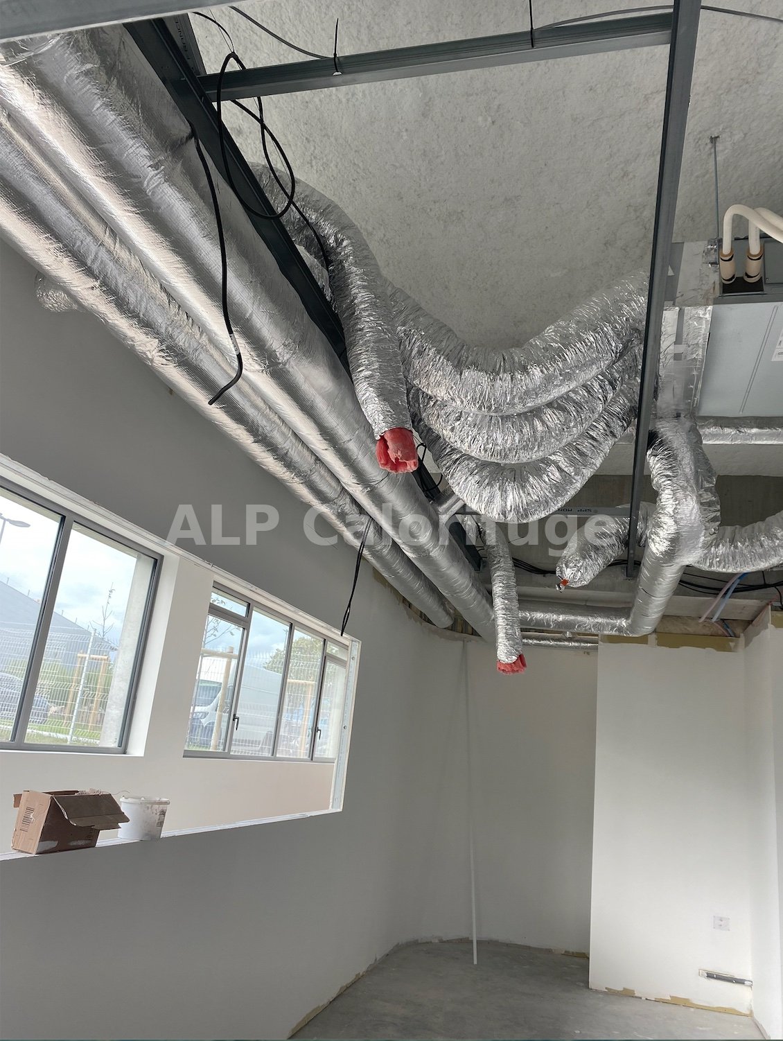 Calorifuge gaines circulaires et flexibles finition alu local technique